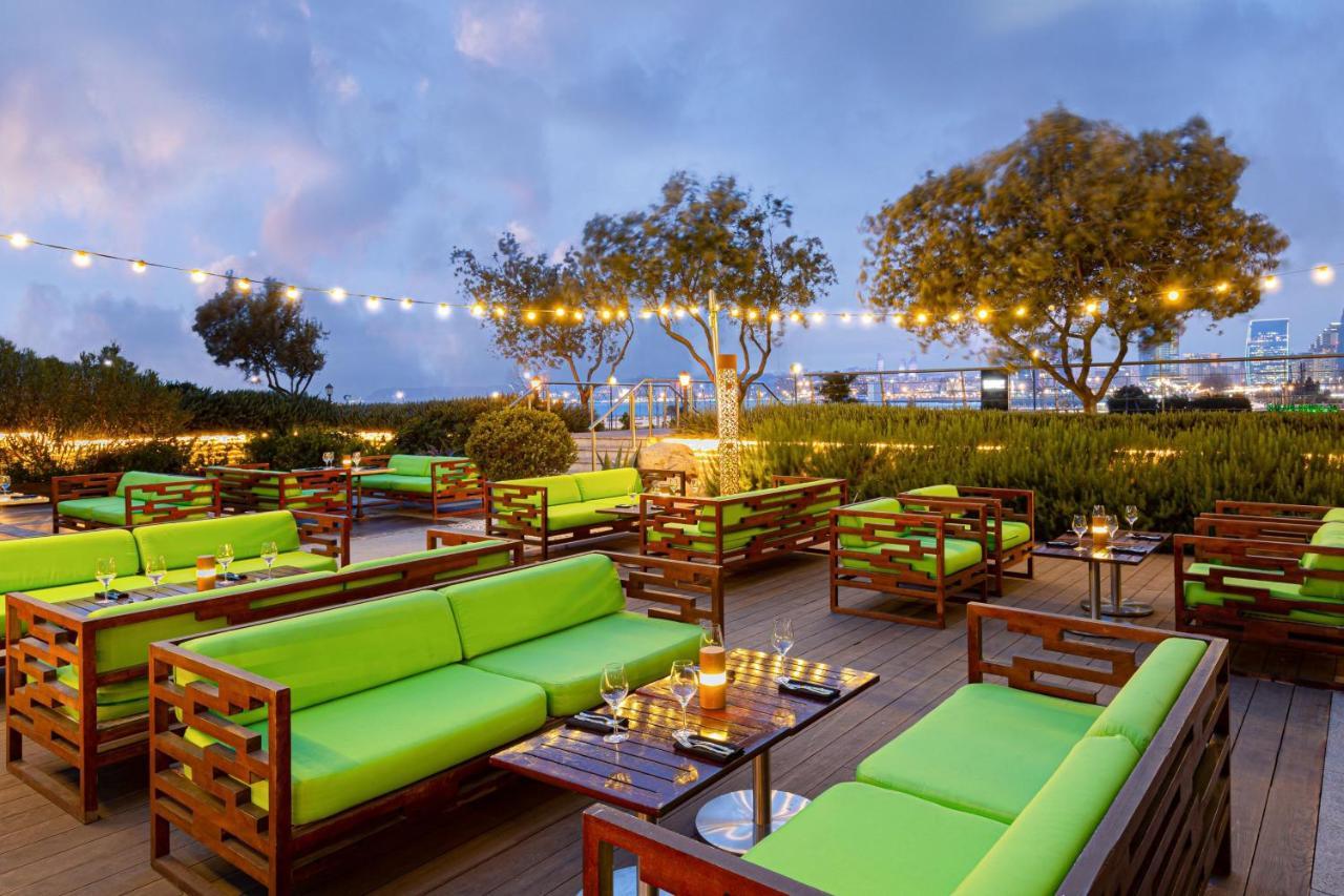 Baku Marriott Hotel Boulevard Eksteriør billede The Deck