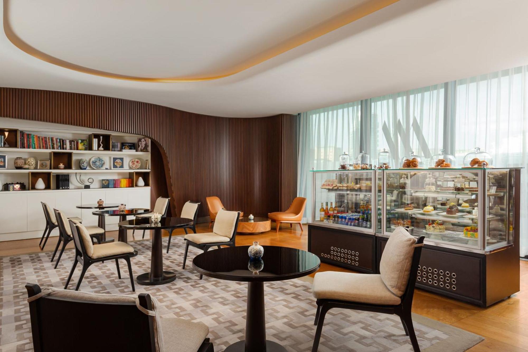 Baku Marriott Hotel Boulevard Eksteriør billede The W Lounge at Kuala Lumpur International Airport