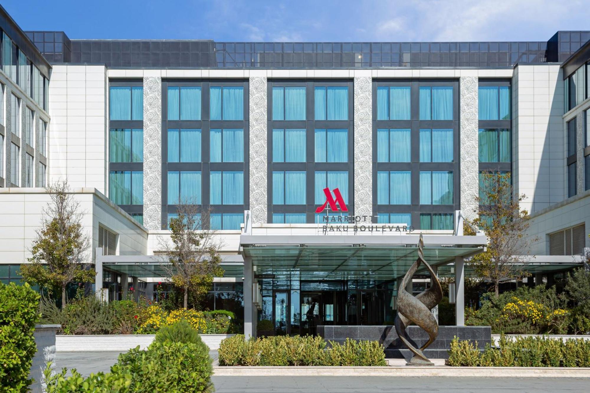 Baku Marriott Hotel Boulevard Eksteriør billede The hotel in 2019