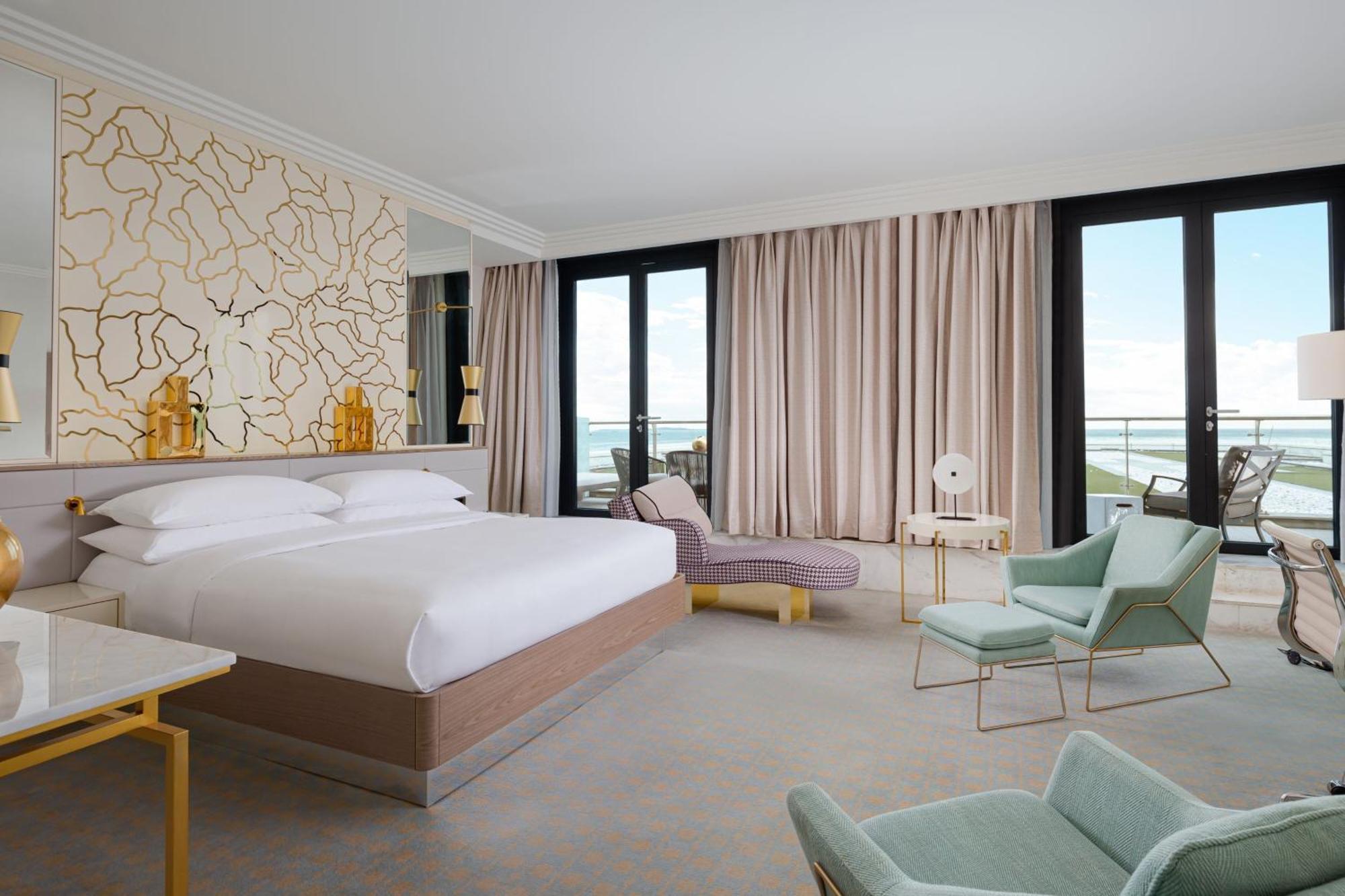 Baku Marriott Hotel Boulevard Eksteriør billede A bedroom at the hotel