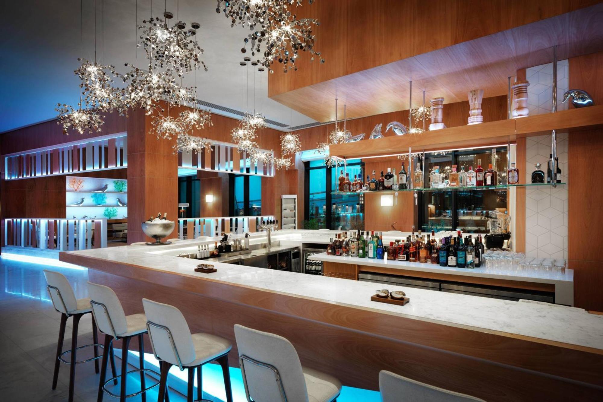 Baku Marriott Hotel Boulevard Eksteriør billede The bar at the 101 bar